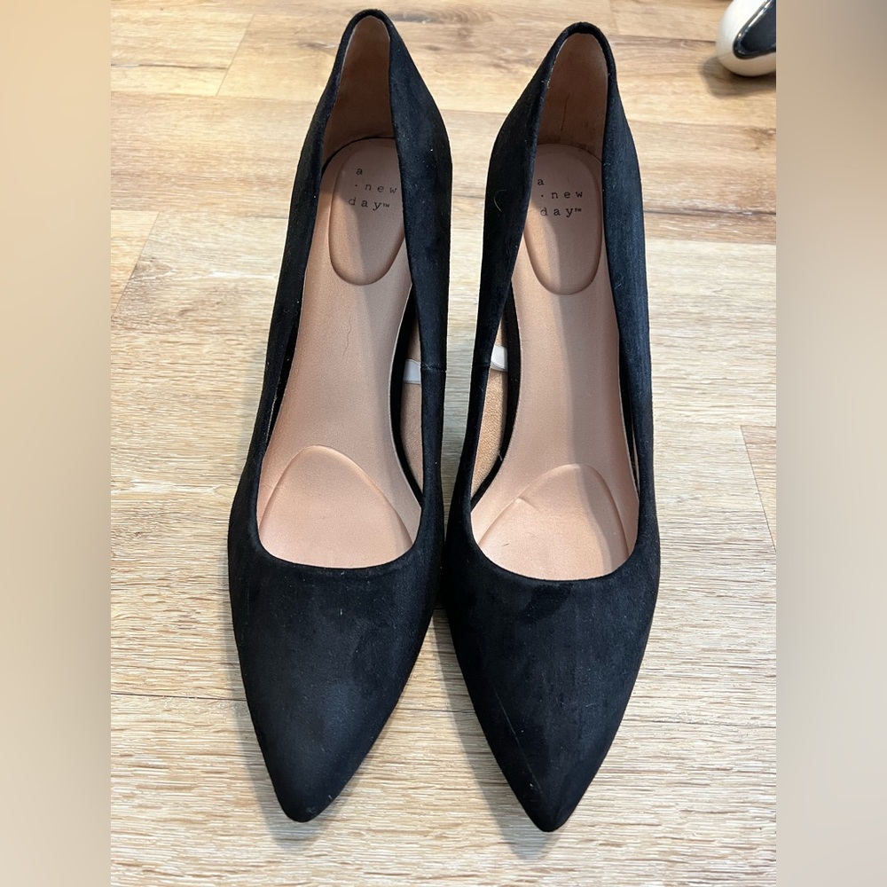 Women’s black high heels size 11
